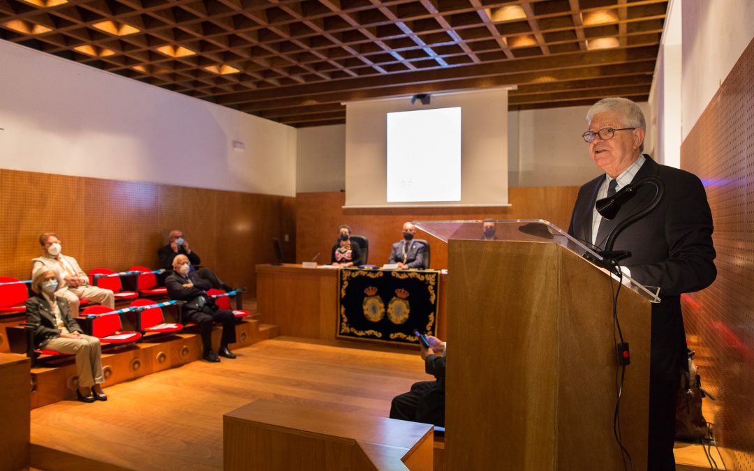 O Dr. D. César Portela, novo académico da RAGC