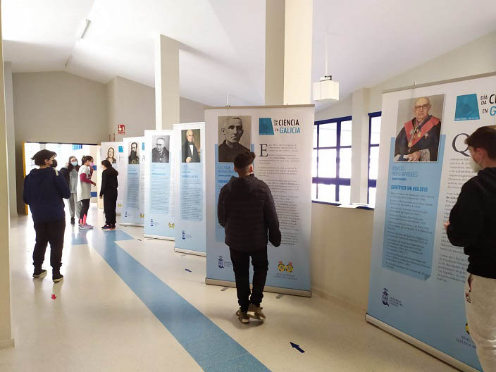 Unha exposición percorre os centros educativos da comunidade para dar a coñecer aos científicos e científicas do pasado que deixaron a súa pegada en Galicia desde diferentes eidos
