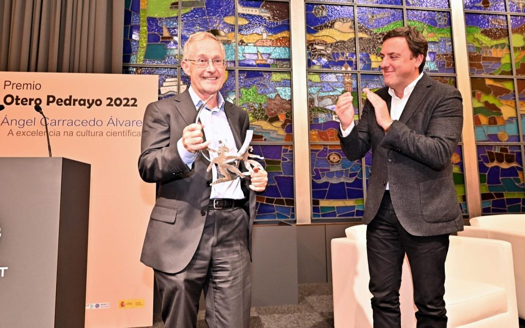 Ángel Carracedo recolle o premio Otero Pedrayo pola súa excelente traxectoria científica