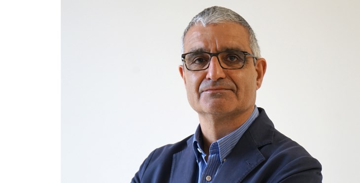 O académico da RAGC Xosé R. Bustelo, presidente da Federación de Sociedades Españolas de Oncoloxía