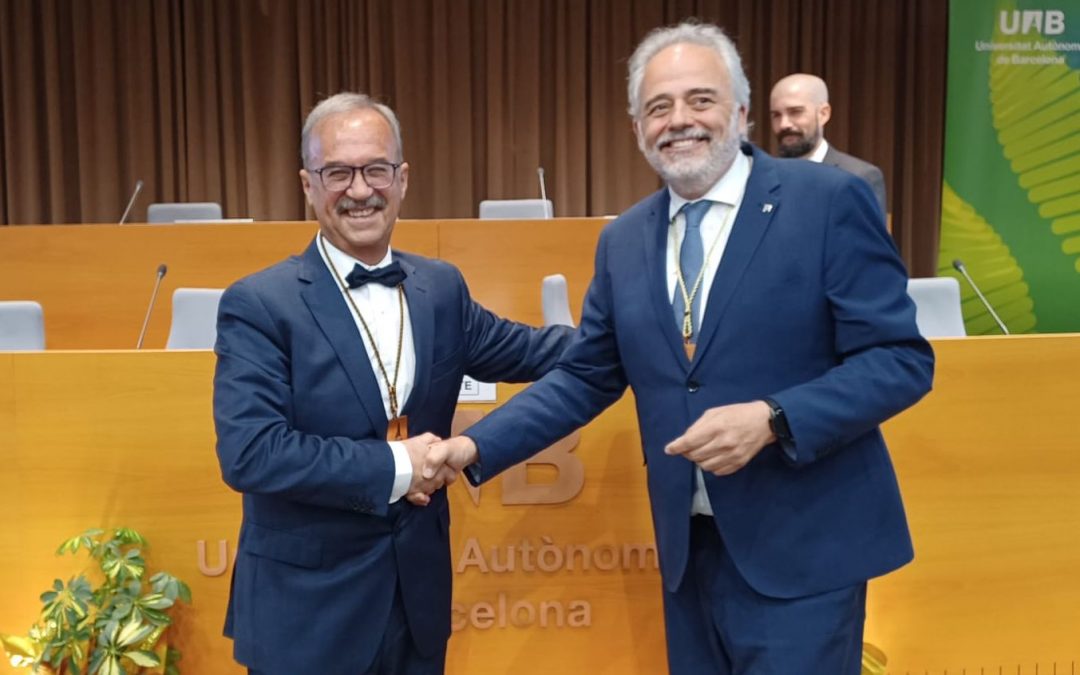 O presidente da RAGC, Juan Lema, doutor honoris causa pola Universidade Autónoma de Barcelona
